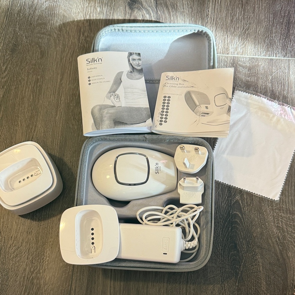 Silk'n Infinity Hair Removal Device Set in White